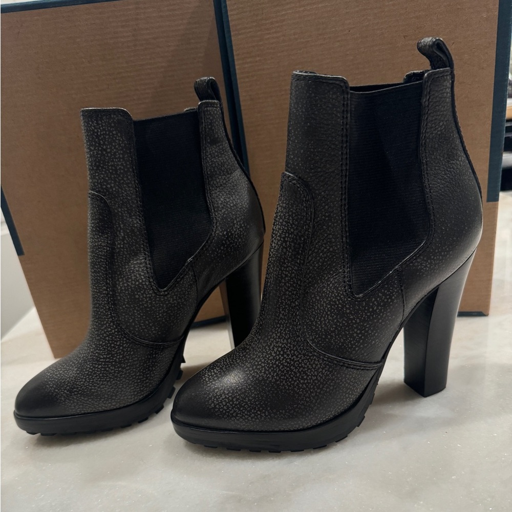 Women's Tory Burch Ankle Boots Boot Heels Slip On Shoes Size US 7 Black Gray